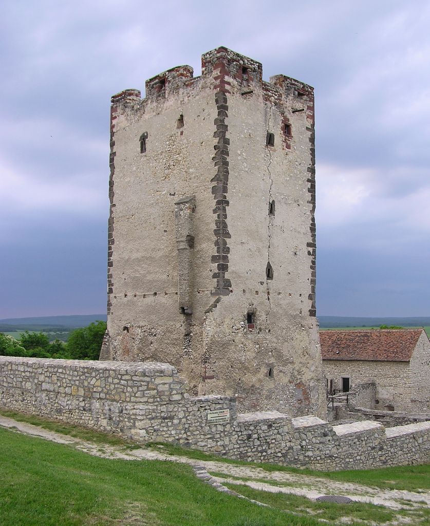 Kinizsi-v�r Nagyv�zsonyban