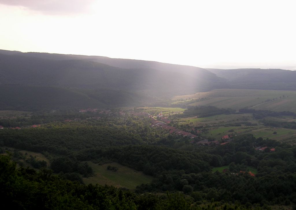 Mogyor�ska temploma mennyei f�nyben.