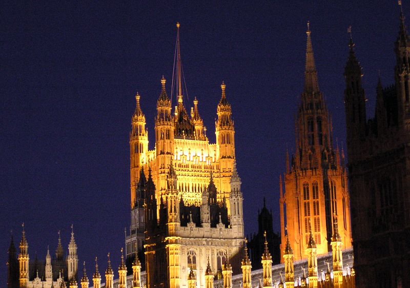 Parlament by night