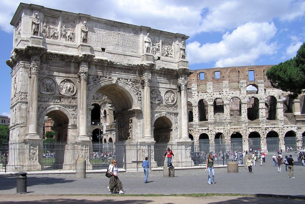 Nagy Konstantin diadalve httrben a Colosseummal