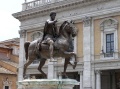 Marcus Aurelius császár lovasszobra a Piazza del Campidoglión...