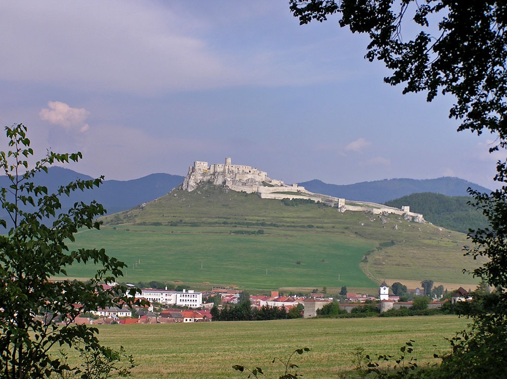 Szepes vra (Spissky hrad) s Szepesvralja