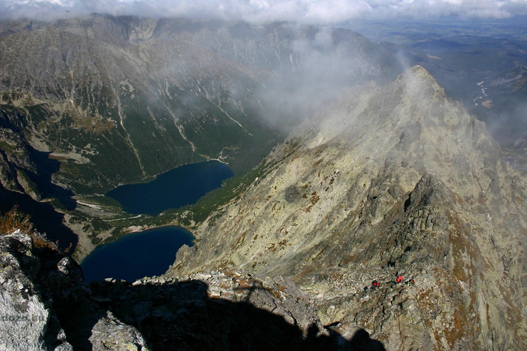 A lengyel-szlovk hatron lv Rysy-re innen is vezet fel t