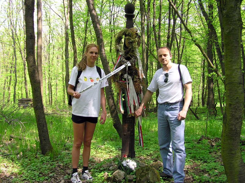 Rockenbauer emlkoszlopa Szendehely erdsgben